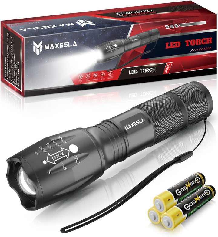 Maxesla Lampe Torche LED 2000 Lumens, 2024 Lampe Torche LED Super Lumineuse, Puissante Alimentée par Pile, Zoomable, Résistante à l'eau, IP65 Lampe de Poche Tactique, Camping en Plein Air, 3 Piles AAA