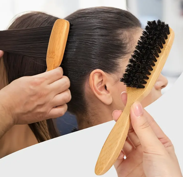 Brosse à Cheveux en Soies de Sanglier avec Manche en Bambou