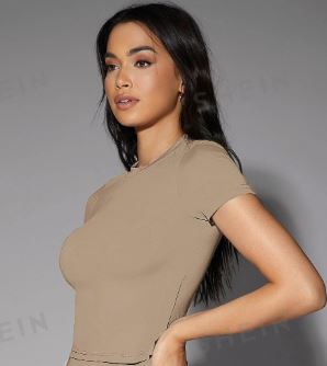 SILQUEE – T-shirt moulant unicolore kaki (taille XS)