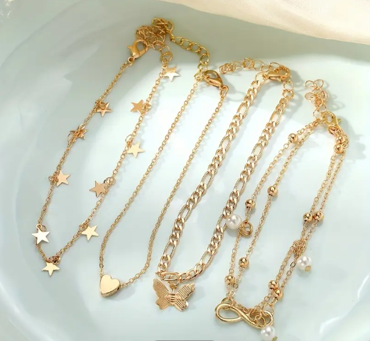 Ensemble de 4 s de cheville Boho Chic avec des breloques papillon, perle, étoile et symbole de l'infini - Bijoux de pied en alliage de zinc vintage pour femmes,