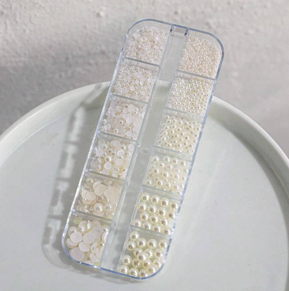 1 boîte de perles décoratives pour ongles