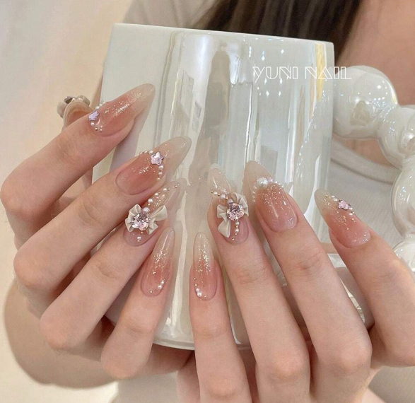 1 boîte de perles décoratives pour ongles