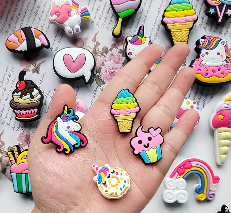 Lot de 23 breloques licorne pour chaussures – Accessoires déco enfant et cadeau fête