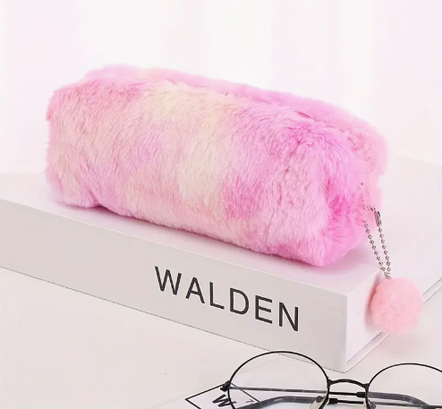 Trousse en fourrure rose