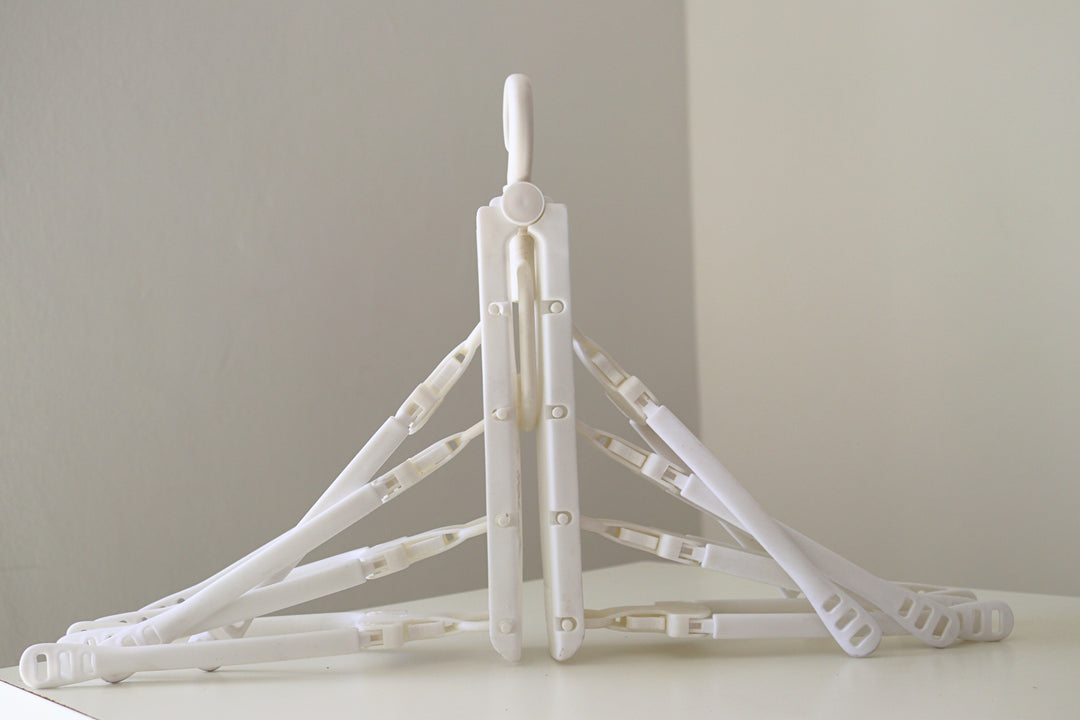 Cintre pratique pour optimiser l'espace dans votre garde-robe