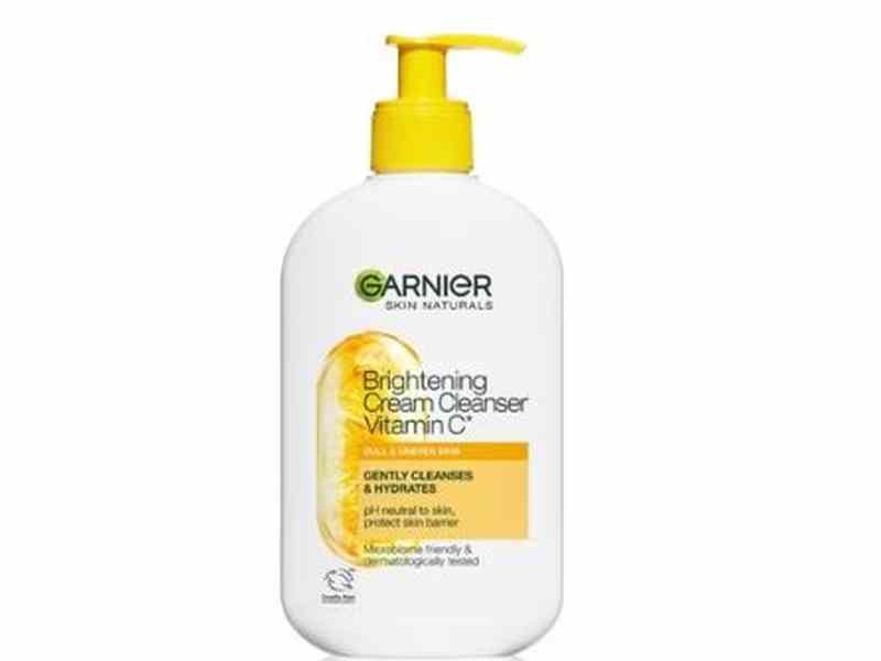 Garnier Crème Nettoyante Éclaircissante à la Vitamine C – 250 ml. Disponible à Dakar sur Dialy.sn