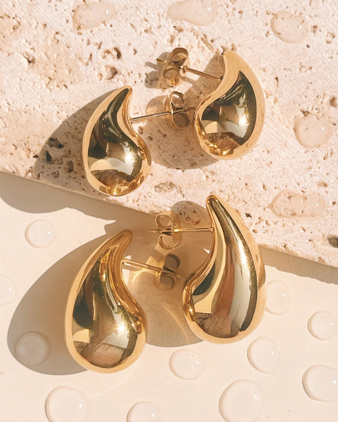 Theodora – Clous d’Oreilles Pendants en Forme de Goutte d’Eau